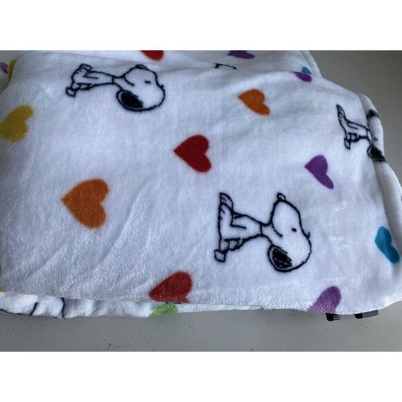 Peanuts Snoopy Valentines Day Rainbow Hearts Plush Throw Blanket 60 X 70” NEW - Picture 14 of 16